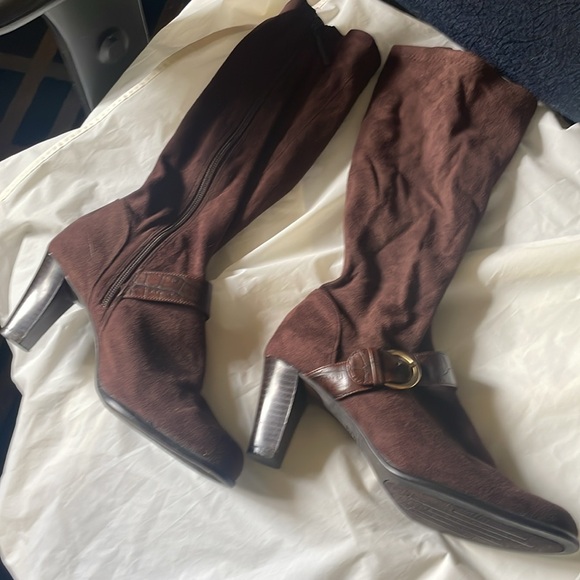 Women’s Brown Suede Dress Boots 3 1/2” Heels. EUC - Picture 3 of 4